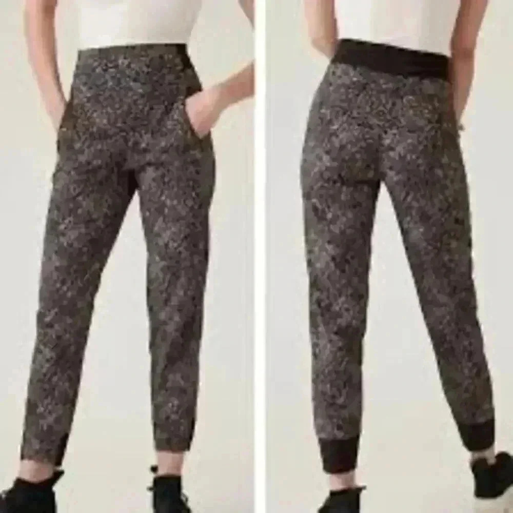 ATHLETA Womens Trekkie North Jogger Size 6 Kinetic Abstract Black